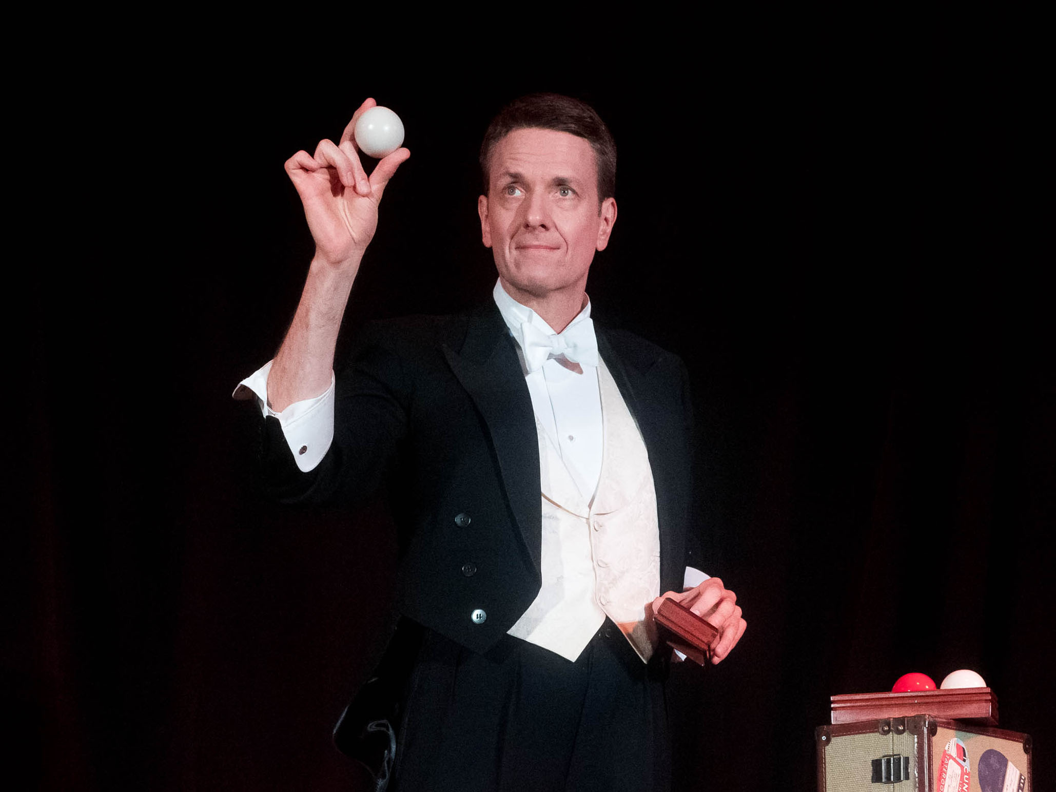 Entertainment magic live